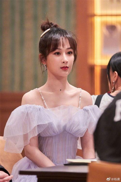 娱乐吃瓜直播杨紫是谁啊,杨紫的跨界魅力与人气飙升